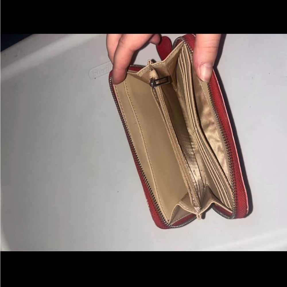 Guess Wallet - Picture 2 of 2